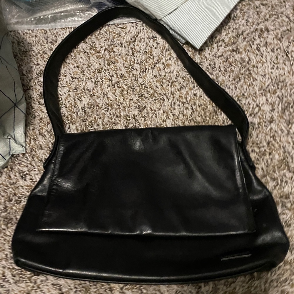 Perlina 70s New York Soft Black Leather Shoulder Bag. Leather inside too. EUC.